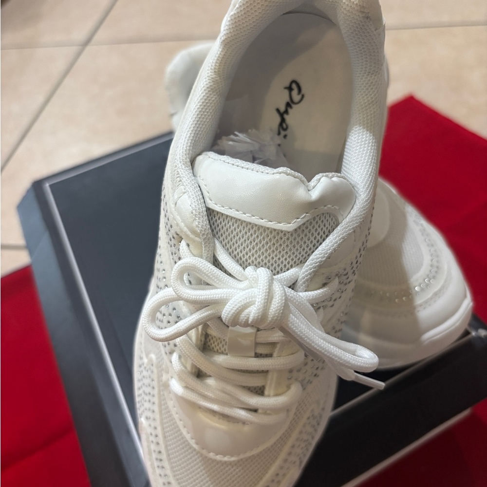 Qupid White Athletic Shoes